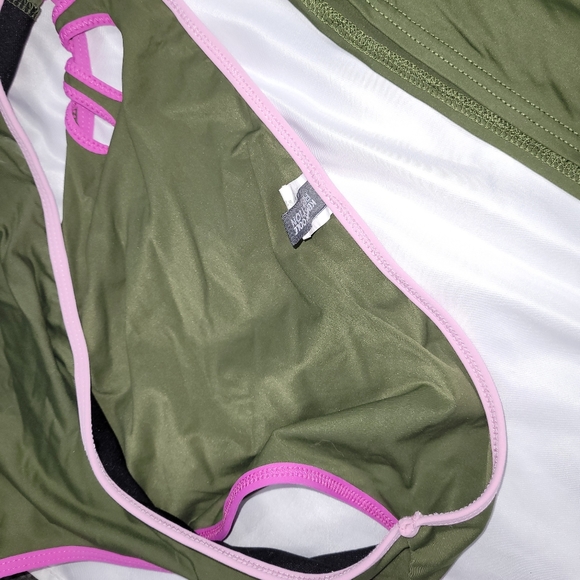 Kenneth Cole reaction swimsuit floral cut outs - Picture 2 of 5